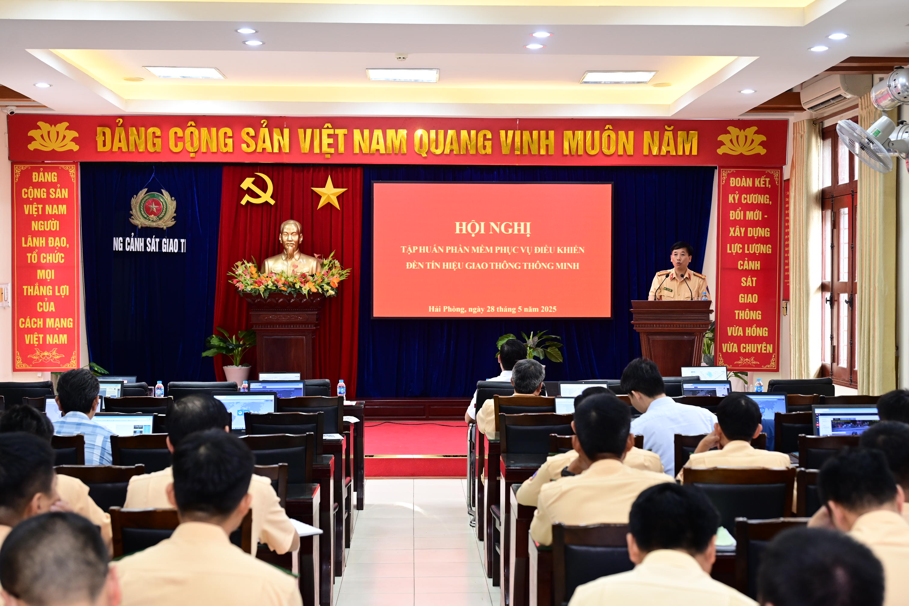 Phòng Cảnh sát giao thông: Tập huấn điều khiển hệ thống điều khiển đèn tín hiệu giao thông thông minh